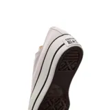 Championes Converse Chuck Taylor All Star Lift color lila con plataforma blanca y detalles en negro.