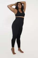 Calza negra de lycra con faja alta modeladora.