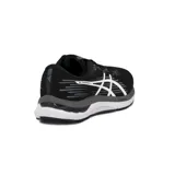 Championes Asics Gel-Pacemaker 3, de color negro con detalles en blanco y gris. Diseñados para running y entrenamiento, cuentan con capellada de malla transpirable, el característico logo de la marca en el lateral y entresuela amortiguada.