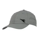 Gorra gris con logo de Diadora bordado en negro.
