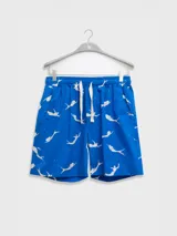 Short de baño azul con estampado de sirenas, cintura elástica y cordón de ajuste.