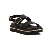 Sandalia de plataforma color negro, con dos tiras anchas sobre el empeine y una tira ajustable con hebilla dorada en el tobillo. La plataforma tiene un detalle de línea dorada.