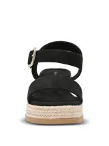 Sandalias de plataforma tipo espadrille con capellada de material sintético negro, tira ajustable al tobillo con hebilla metálica dorada y suela de yute con base de goma.