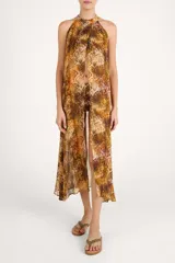 Vestido largo fluido de viscosa con estampado animal print tipo serpiente, escote halter y abertura frontal.