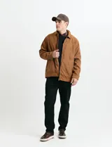 Campera de napa ecológica color tostado, con cierre frontal metálico, cuello camisero y bolsillos laterales.