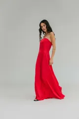 Vestido largo de seda color marrón chocolate, strapless y entallado en la espalda con pequeño elástico.