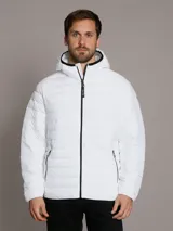 Campera Calvin Klein acolchada blanca con capucha, cierre frontal con cremallera y bolsillos laterales con cremallera.