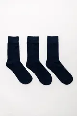 Pack de tres pares de medias de media caña en color azul marino, confeccionadas con tejido elástico para mayor comodidad y ajuste.