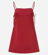 Vestido corto de Blue Steel confeccionado en viscosa, con diseño suelto, escote cuadrado y breteles finos que se ajustan con lazo en la espalda.