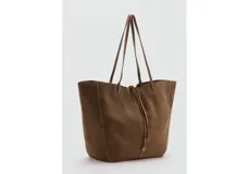 Bolso tipo shopper de gran tamaño confeccionado en piel bovina color verde oliva, con diseño minimalista, doble asa de hombro y cierre mediante cordón ajustable.