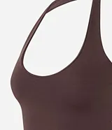 Blusa de frente única confeccionada en tejido punto roma, con escote redondo y espalda descubierta. Presenta un diseño ajustado al cuerpo, ideal para un look versátil y moderno.