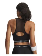 Musculosa deportiva Under Armour HeatGear Mesh Tank de color negro, con cuello redondo y espalda deportiva. Cuenta con una banda elástica inferior con el nombre y logo de la marca en color blanco y el logo en el pecho.