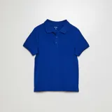 Remera azul de piqué con cuello polo y tapeta de dos botones. Marca Kiabi.