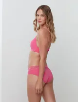 Soutien color beige de lycra sin aro y con copa formada, marca Montelle.