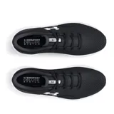 Championes de running Under Armour modelo Charged Assert 10, color negro con detalles en blanco. Presentan parte superior de malla transpirable con refuerzos sintéticos, tecnología de amortiguación Charged Cushioning en la entresuela y suela de goma resistente para mayor tracción.