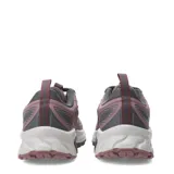 Championes New Balance 410 V9 diseñados para trail running y actividades outdoor, en color violeta con detalles en gris y blanco. Cuentan con entresuela Fresh Foam y suela de gran tracción.