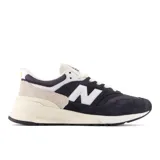 Championes New Balance 997H unisex, color azul marino con detalles en blanco y beige. Confeccionados en gamuza y malla, con entresuela ENCAP y suela de goma.