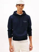 Buzo con capucha y bolsillo canguro Tommy Hilfiger de color azul marino, con cordones ajustables, puños y bajo acanalados, y pequeño logo bordado en el pecho.