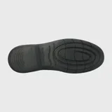 Zapato tipo mocasín Hush Puppies modelo Oregon, confeccionado en cuero negro con textura granulada. Presenta un diseño slip-on con elásticos laterales, costuras reforzadas y una suela de goma EVA que proporciona flexibilidad y aislamiento térmico.