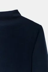 Camiseta de manga larga con cuello subido, de corte regular y largo estándar.