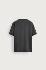 Camiseta regular fit de manga corta y cuello redondo, perteneciente a la colección especial Origins.