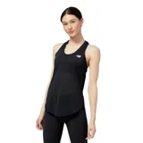 Musculosa deportiva negra de New Balance con logo blanco estampado en el pecho.