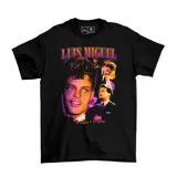 Remera negra de algodón con estampado estilo vintage bootleg de Luis Miguel, incluyendo imágenes del artista y la frase 'No culpes a la playa'.