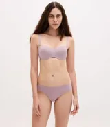 Soutien sin breteles color marrón, con copa hueca, tirantes desmontables y cierre en la espalda.