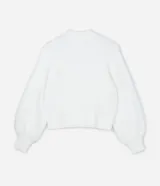 Suéter color beige de punto con textura de pelitos, cuello alto y mangas largas.