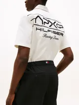 Bermuda negra de tejido ripstop de mezcla de nailon y poliéster, con logo tonal de la colección APXGP bordado en el lateral y el bajo.