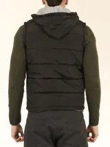 Chaleco verde militar de nylon mate reversible con interior de tejido jogging gris melange, con capucha y cierre frontal con cremallera.