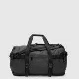 Bolso duffel de viaje color bordó con detalles en negro. Cuenta con correas de mano, correas ajustables, cierres reforzados y base resistente al agua.