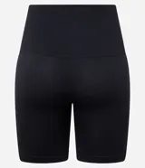 Bermuda deportiva de tiro alto con cintura ancha, confeccionada en tejido seamless texturizado de alta elasticidad.