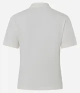Blusa estilo polo de manga corta, confeccionada en tejido piquet color bordó. Presenta cuello clásico y cierre frontal con tres botones.
