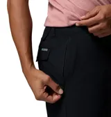 Short negro Columbia modelo Roc Tech Short, de diseño clásico y funcional, con trabillas para cinturón y múltiples bolsillos.