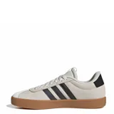 Championes Adidas VL Court 3.0 de color beige con las icónicas tres tiras en tono oscuro y suela de goma tipo cupsole.