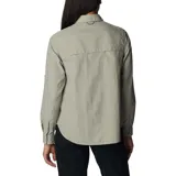 Camisa Columbia de manga larga en color verde militar, modelo Silver Ridge 3.0. Confeccionada con tecnología Omni-Shade™ de protección solar UPF 50 y tejido de secado rápido Omni-Wick™. Cuenta con cuello clásico, cierre frontal con botones, bolsillos en el pecho con solapa y sistema para arremangar las mangas.