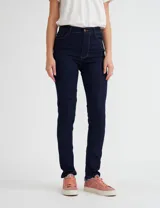 Jean chupín de tiro alto color azul oscuro.