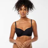 Soutien con relleno y aros, confeccionado en microfibra lisa de color negro, con tirantes ajustables.