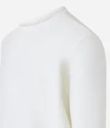 Remera de manga larga con cuello redondo y textura acanalada, confeccionada en una mezcla de poliéster y algodón.