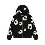 Campera con capucha y cierre frontal, color negro con estampado de coronas de algodón blancas.