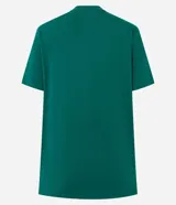 Remera de algodón color verde esmeralda con cuello redondo y mangas cortas. Presenta un estampado frontal en blanco con el texto "VANCOUVER CANADA".