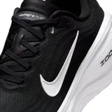 Championes Nike modelo Vomero Plus para running, color negro con entresuela blanca gruesa de tecnología ZoomX y el clásico swoosh de Nike en blanco en el lateral.