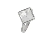 Anillo de plata 925 con cristal facetado cuadrado y circonias en el aro.