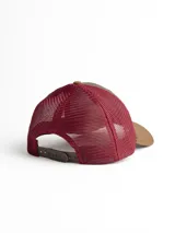 Gorro tipo trucker con estructura frontal reforzada en color verde oliva, visera curva en color marrón y panel posterior de red en color bordó. Presenta un bordado frontal con la palabra 'Golden' y el número '56'.