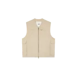 Chaleco beige de Eme Studios con cierre frontal de cremallera, múltiples bolsillos utilitarios con solapa y detalles de argollas metálicas. Presenta estampados sutiles en el pecho.