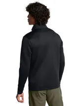 Buzo de entrenamiento Under Armour con cierre frontal parcial, cuello alto y bolsillos laterales con cremallera. Presenta un diseño híbrido con tejido elástico resistente al agua en la parte frontal y tejido de punto transpirable en mangas y espalda.