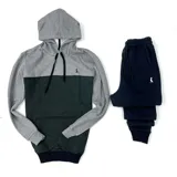 Canguro gris y verde oscuro con capucha y cordones negros.