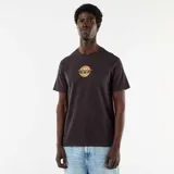 Remera negra de manga corta con pequeño estampado frontal de Guns N' Roses en el centro del pecho.