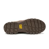 Zapato de estilo urbano Caterpillar, confeccionado en cuero color marrón, con cordones al tono, cuello acolchado y suela de goma dentada para mayor tracción.